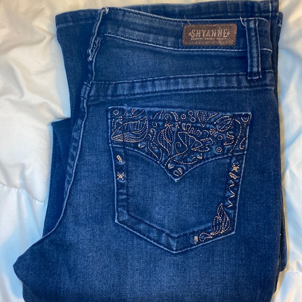 Cheyenne boot barn like new size 30 rose gold stitched jeans.